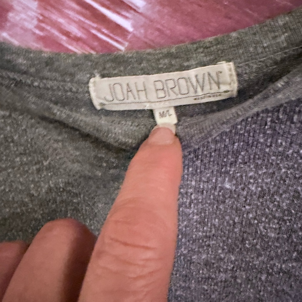 JOAH BROWN SOFT GREY LONG SLEEVED LIGHTWEIGHT PULLOVER.